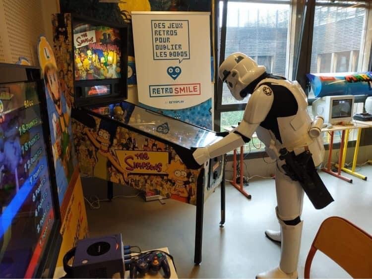 Stormtrooper jouant au flipper - RetroSmile