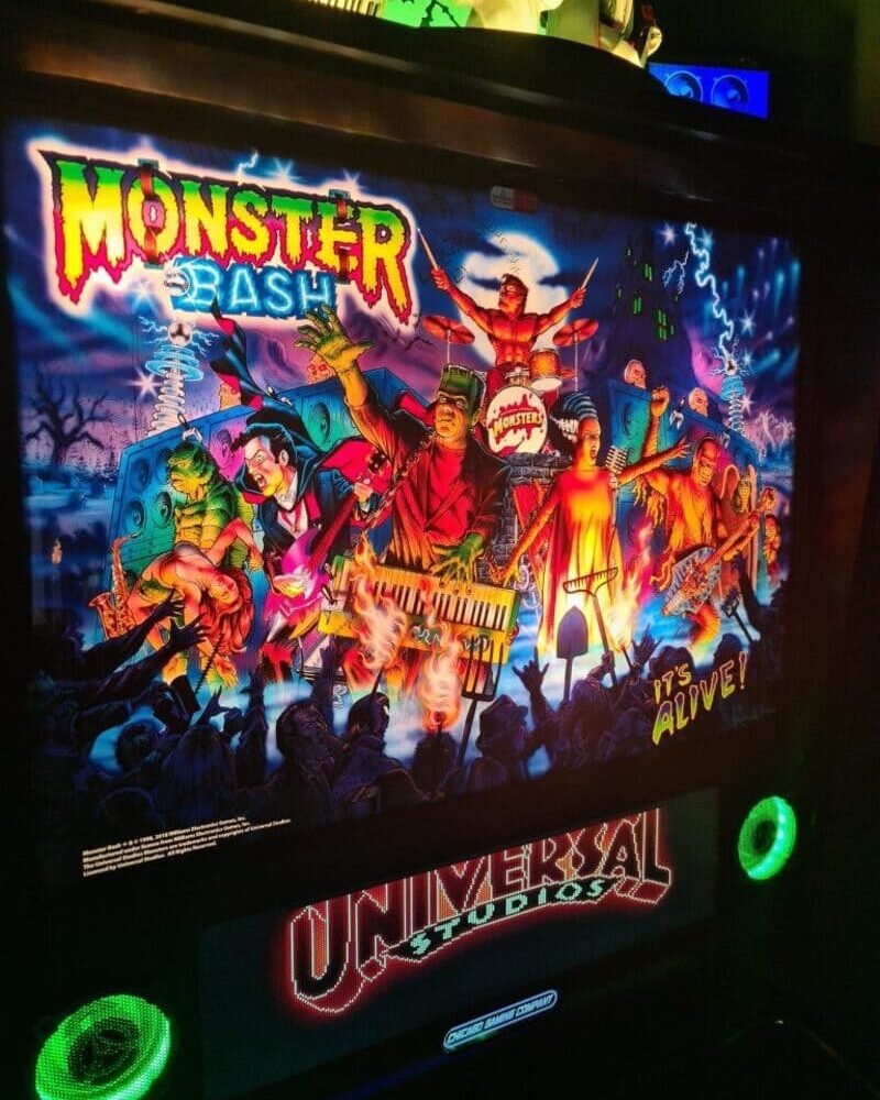 Le fronton du flipper Monster Bash remake - Chicago Gaming Company
